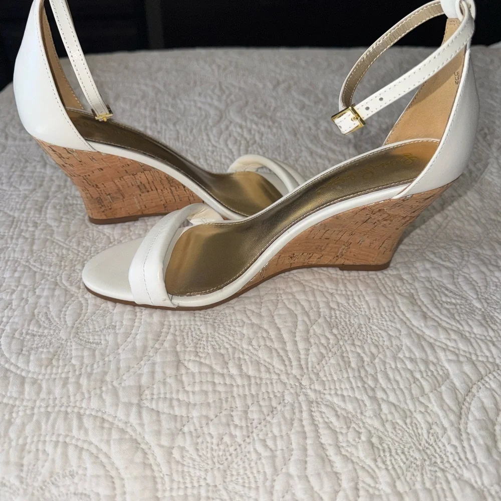 Lilly Pulitzer White Ankle Strap Wedge Sandals, size 7, New